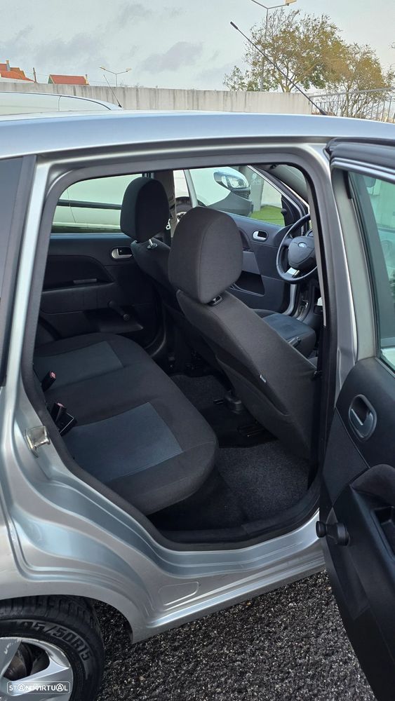 Ford Fiesta 1.25 Ghia - 8