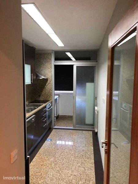 T1 - Bem localizado - impecável! - Grande imagem: 2/12