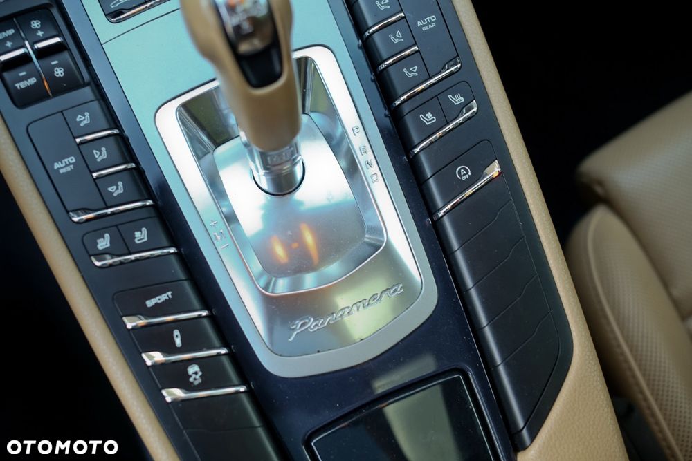 Porsche Panamera 4 PDK - 37