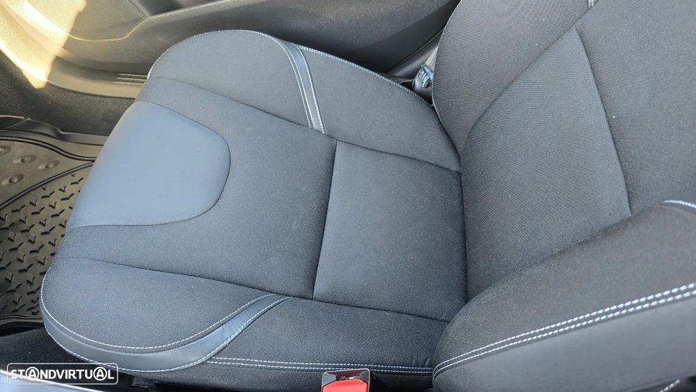 Volvo V40 D2 Momentum - 19