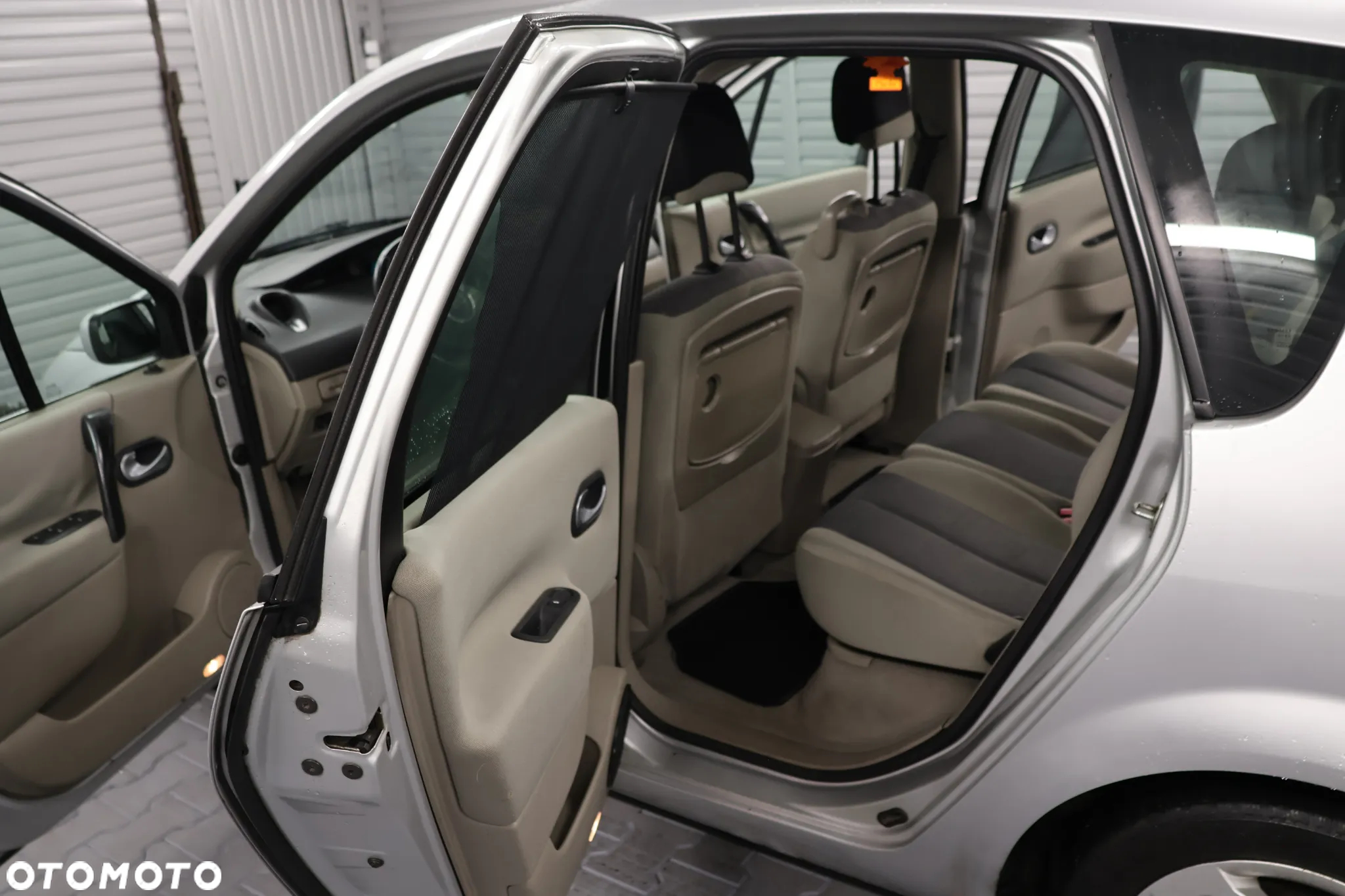 Renault Scenic 1.9 dCi Emotion - 8