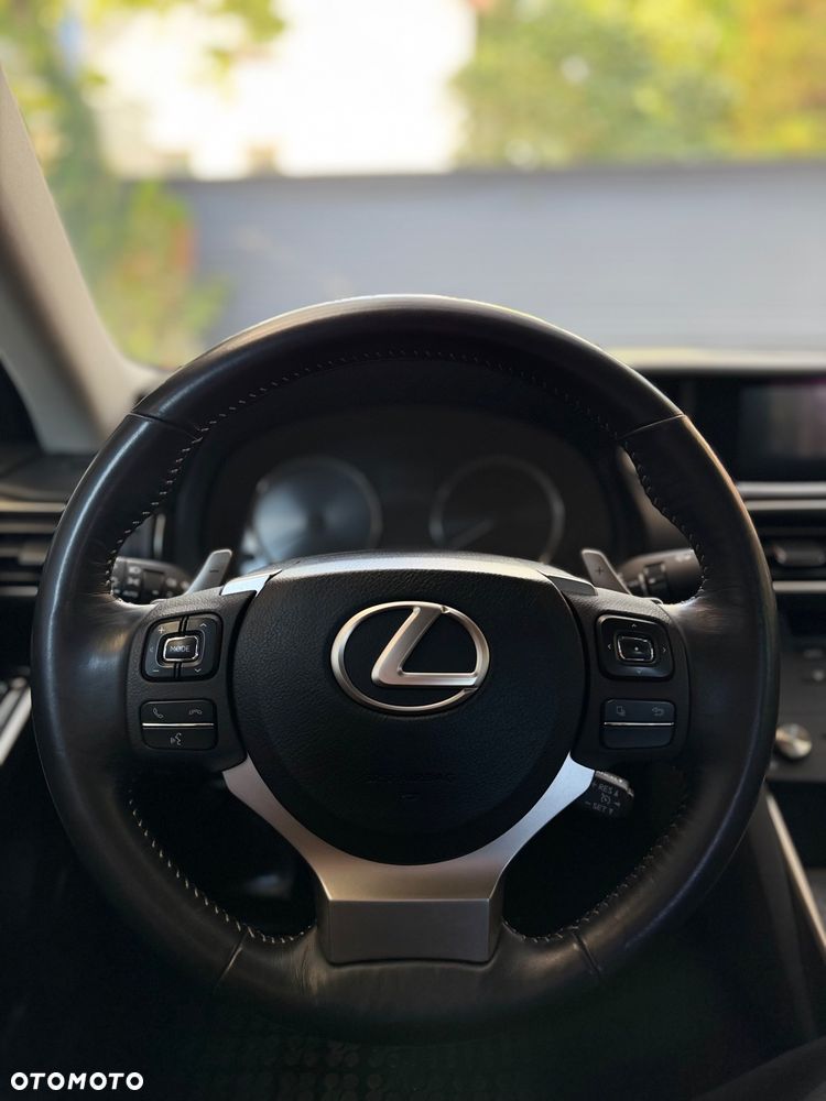 Lexus IS 300h Elegance - 9