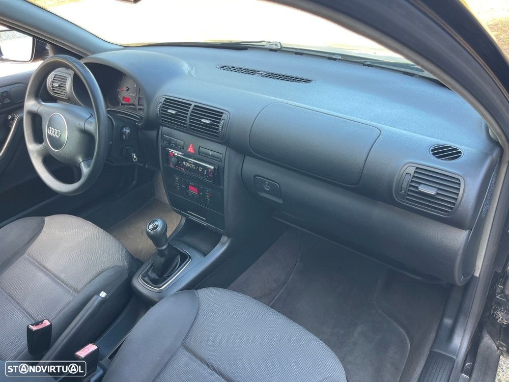 Audi A3 1.6 Attraction - 28