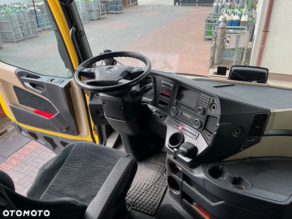 Mercedes-Benz Actros - 7