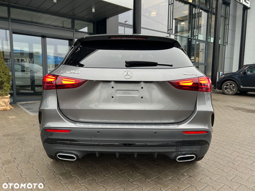 Mercedes-Benz GLA - 20