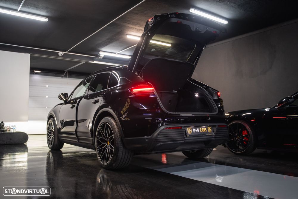 Porsche Macan Electric - 33