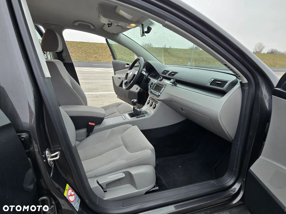 Volkswagen Passat 1.9 TDI Comfortline - 8