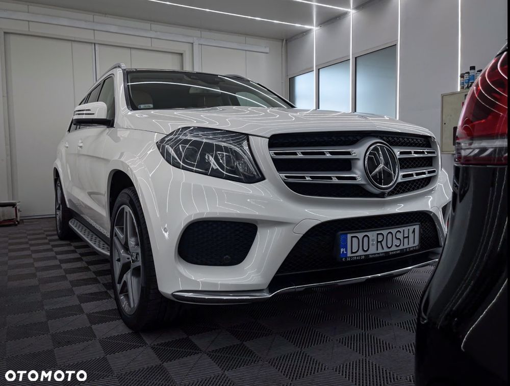 Mercedes-Benz GLS - 1