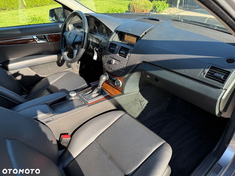 Mercedes-Benz Klasa C 180 CGI Automatik BlueEFFICIENCY Elegance - 34