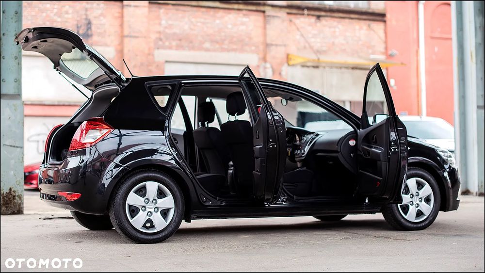 Kia Ceed - 12