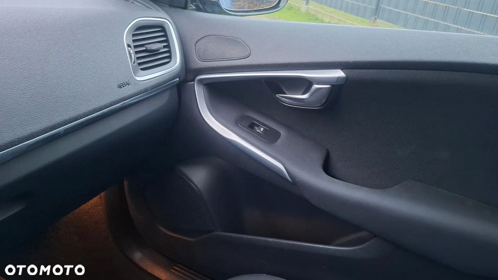 Volvo V40 D4 Kinetic - 28