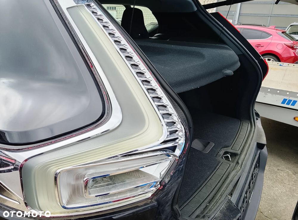 Volvo XC 40 B4 B AWD DKG Momentum Pro - 32