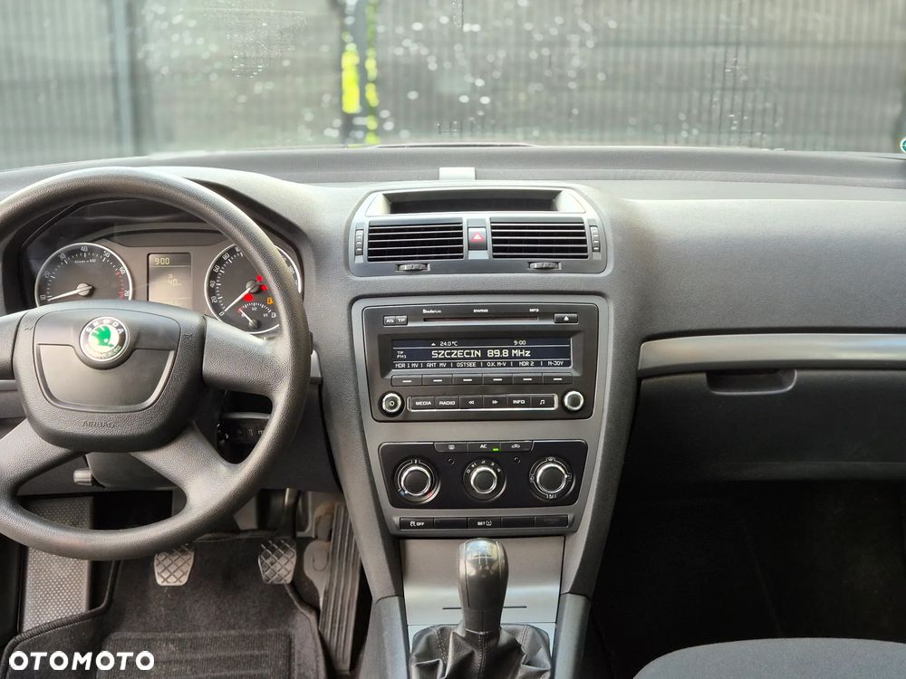 Skoda Octavia 1.6 Combi - 24