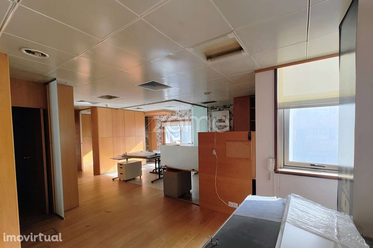 Escritório com potencial de conversão em habitação | Paranhos – Por... - Grande imagem: 4/17