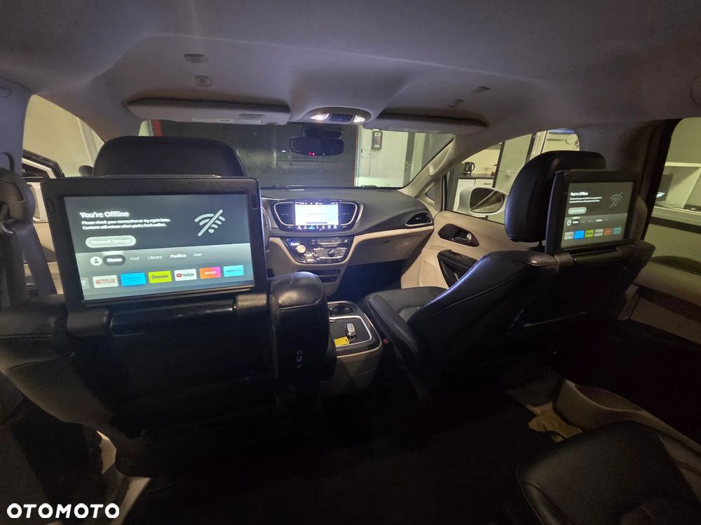 Chrysler Pacifica - 39