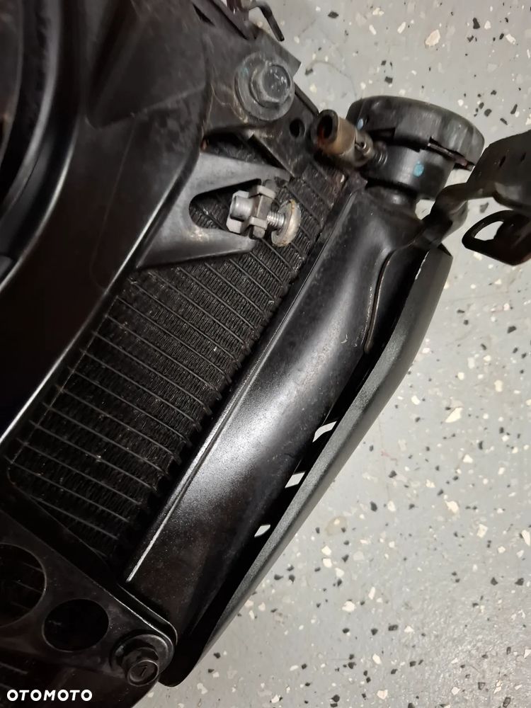 Triumph Street Triple 765 chłodnica wiatrak wentylator - 6