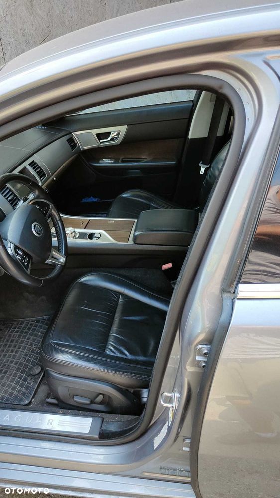 Jaguar XF - 4