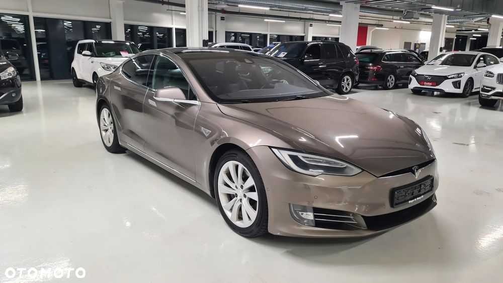 Tesla Model S - 17