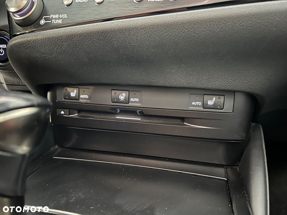 Lexus ES 300h Business Edition + - 32