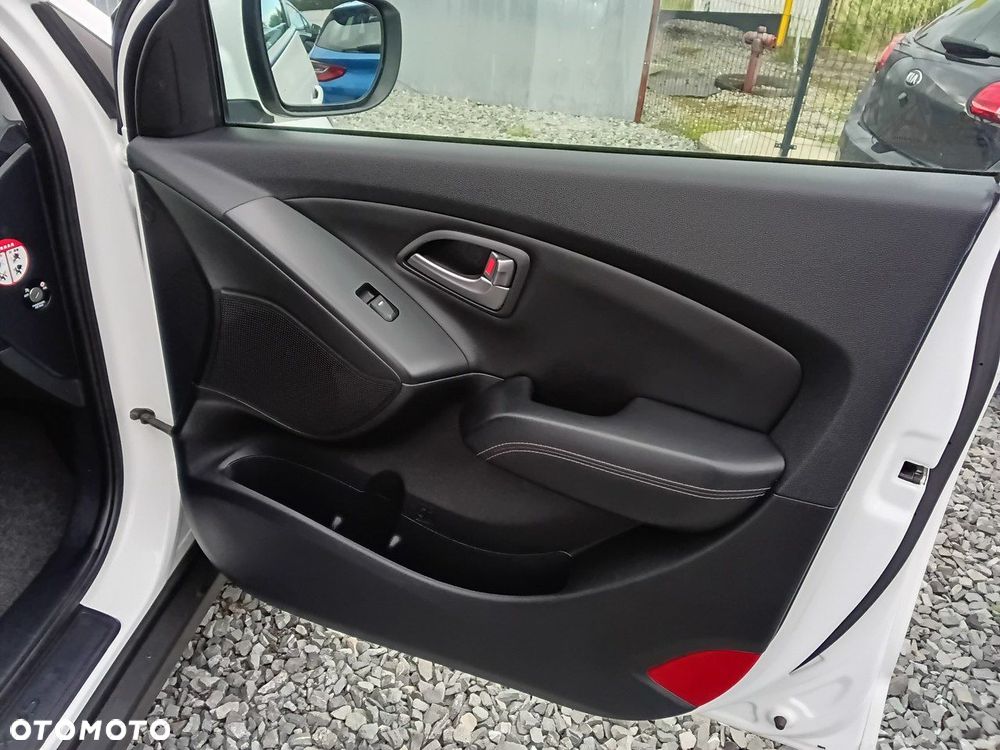 Hyundai ix35 1.6 2WD Fifa World Cup Edition - 34