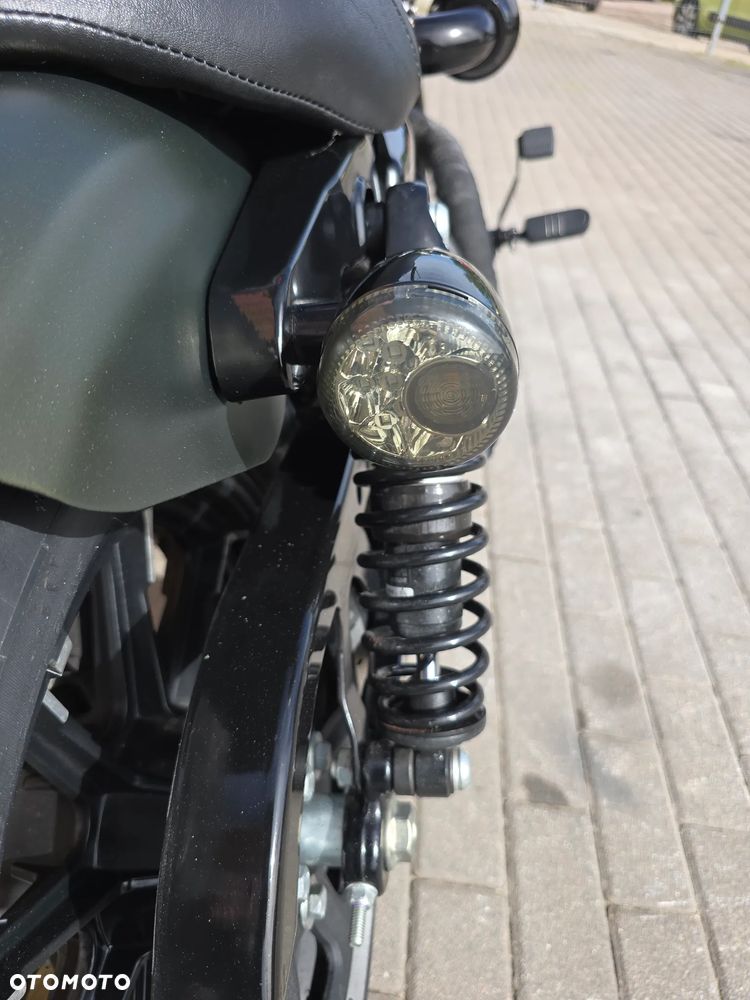 Harley-Davidson Sportster Iron 883 - 20