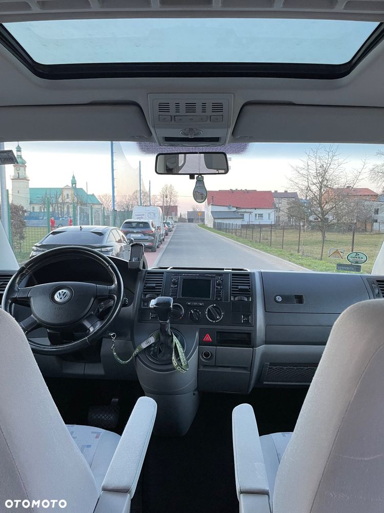 Volkswagen Caravelle - 8