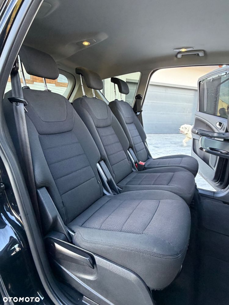 Ford S-Max - 11