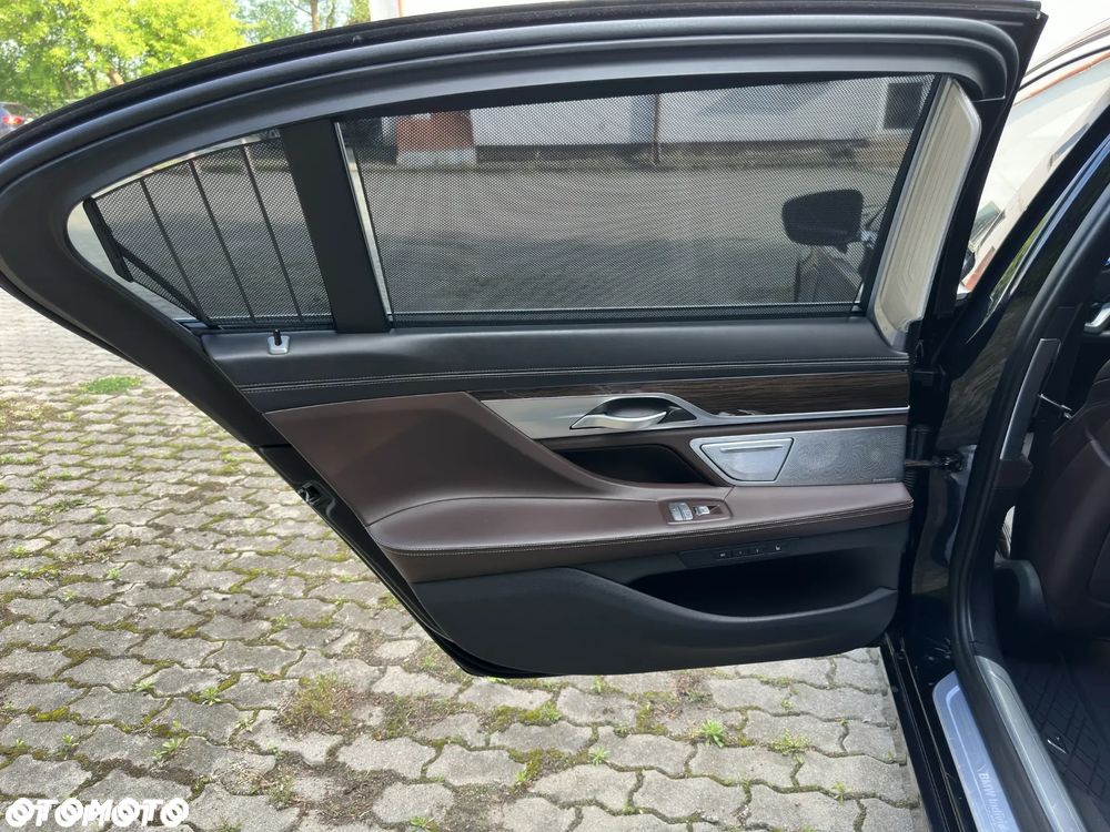 BMW Seria 7 740Le xDrive iPerformance - 14