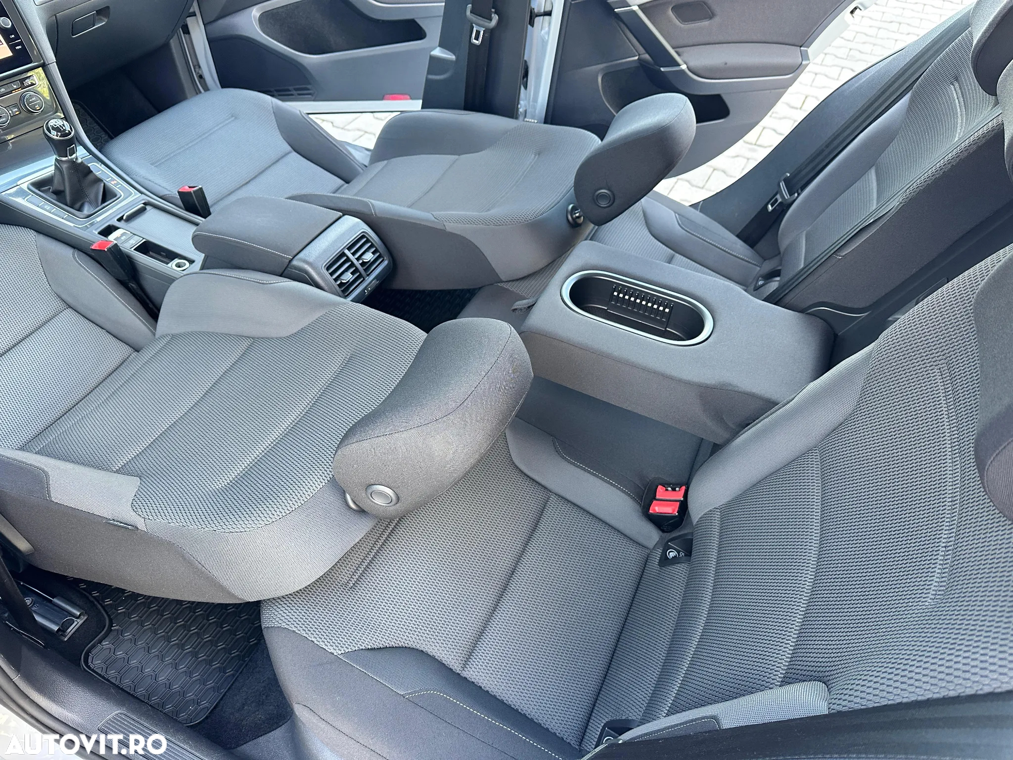 Volkswagen Golf 1.6 TDI Comfortline - 9
