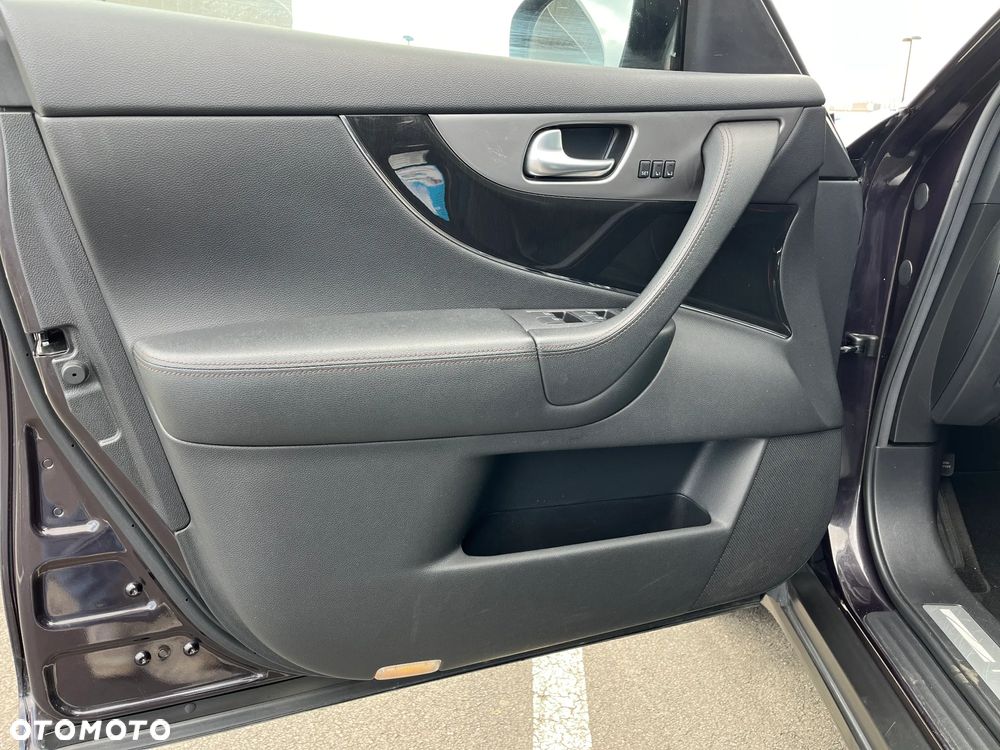 Infiniti QX70 3.0d S - 32