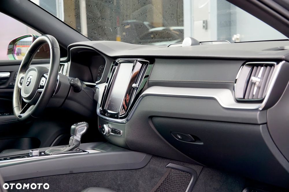 Volvo V60 T6 AWD R-Design - 21