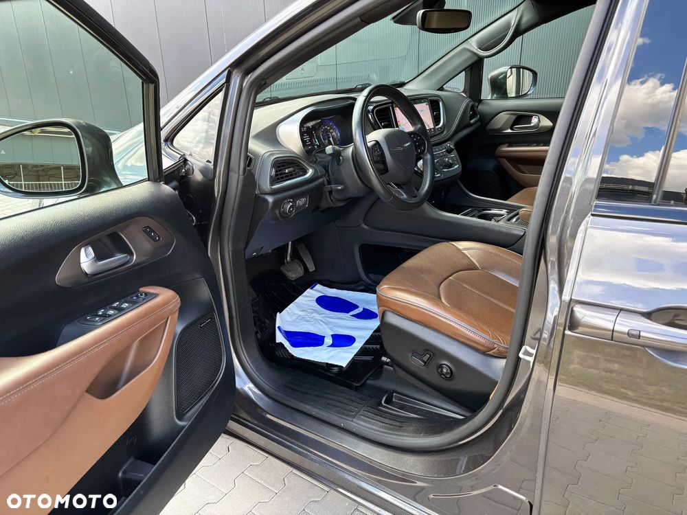 Chrysler Pacifica - 16