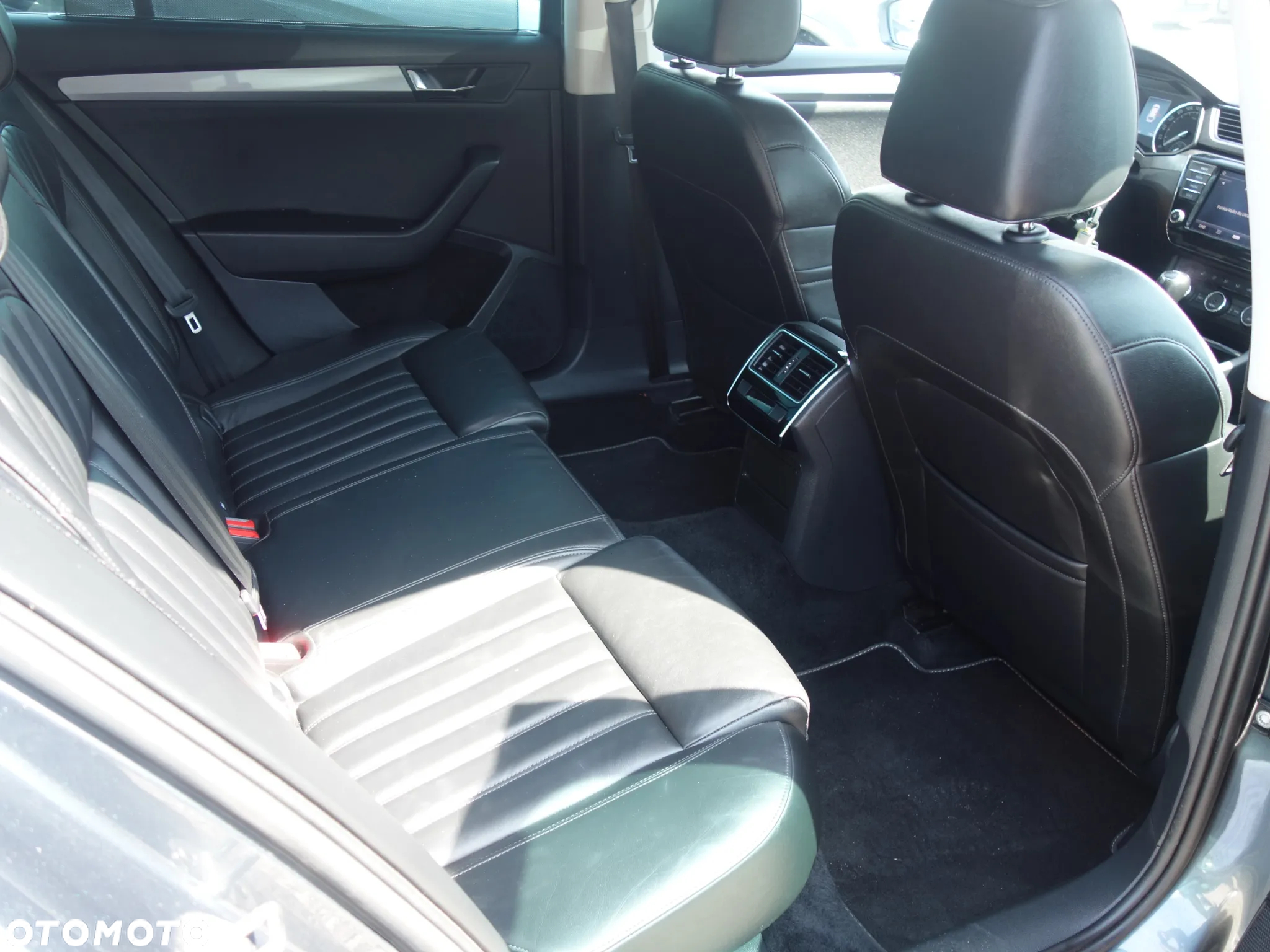 Skoda Superb Combi 2.0 TDI DSG Ambition - 9