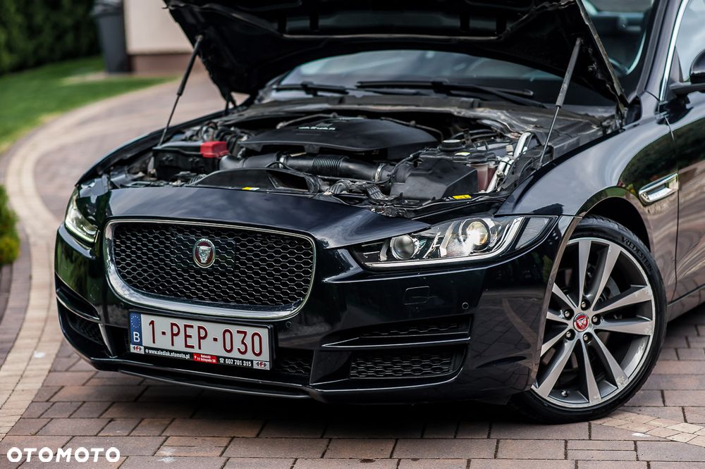 Jaguar XE 2.0 T Prestige - 13