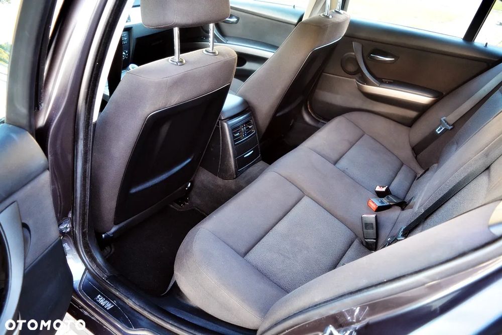 BMW Seria 3 318d - 14