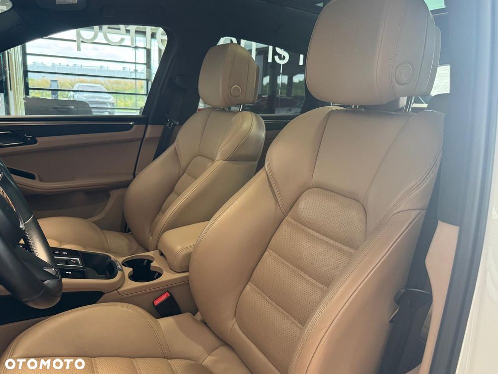 Porsche Macan - 11