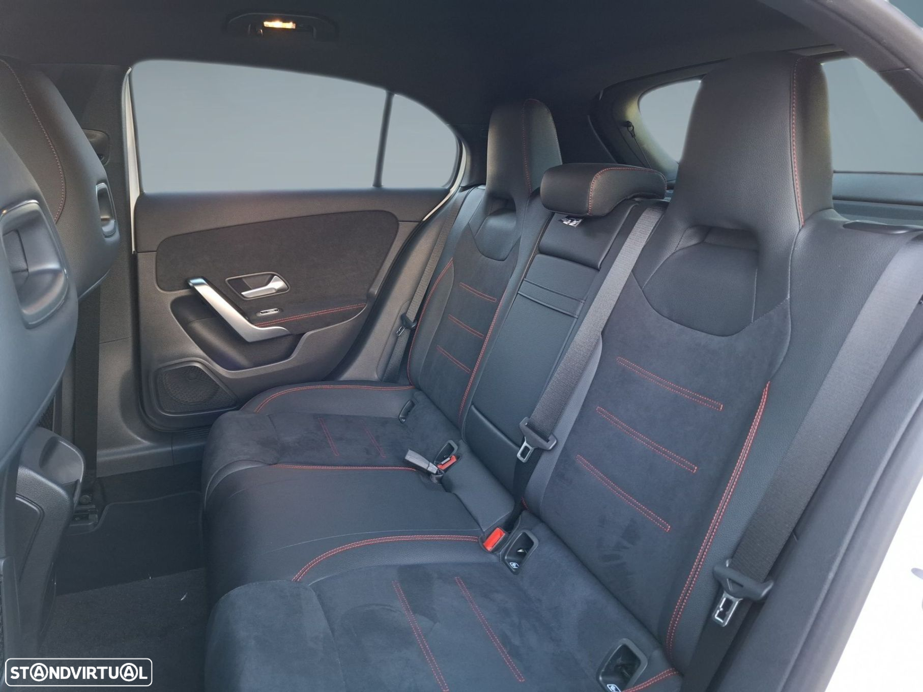 Mercedes-Benz A 250 e AMG Line - 14