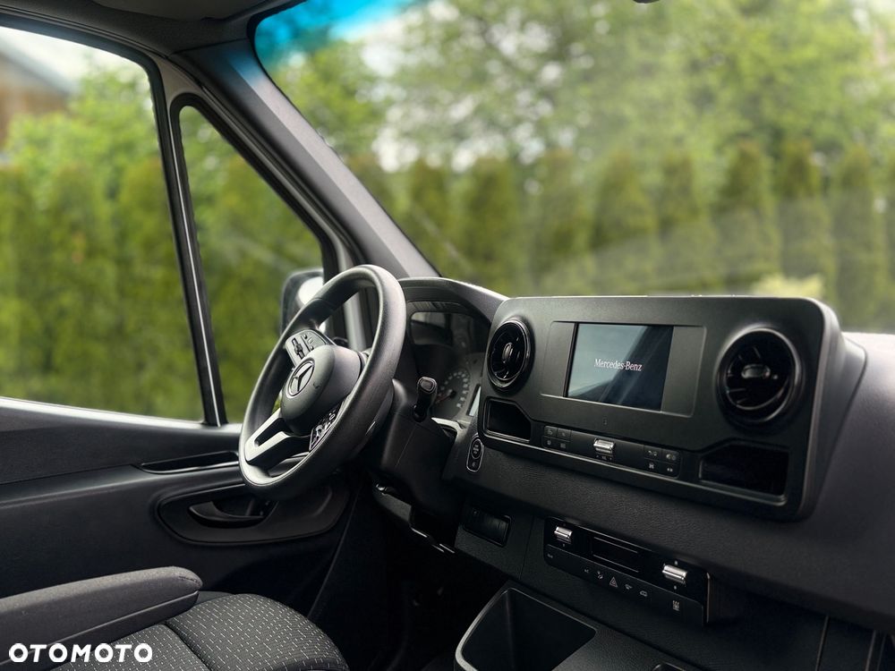 Mercedes-Benz Sprinter - 13