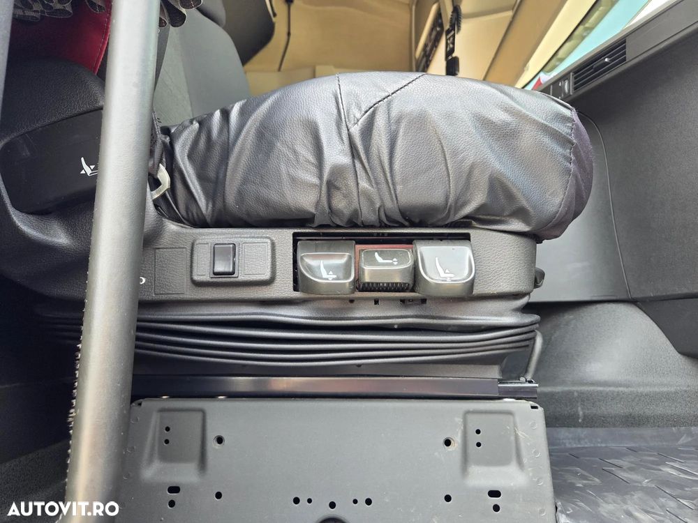 Volvo FH500, 6x2/4-AXA LIFTABILA si VIRATOARE, 500 CP euro 6, 2018, 553.963km, rulat in GERMANIA, Aeropachet, 2 paturi, frigider, 2 girofaruri, 2 rezervoare total 600l, Carte identitate RAR, posibil leasing 2 ani-STARE FOARTE BUNA-PROMOTIE 46.900 EUR+tva - 28