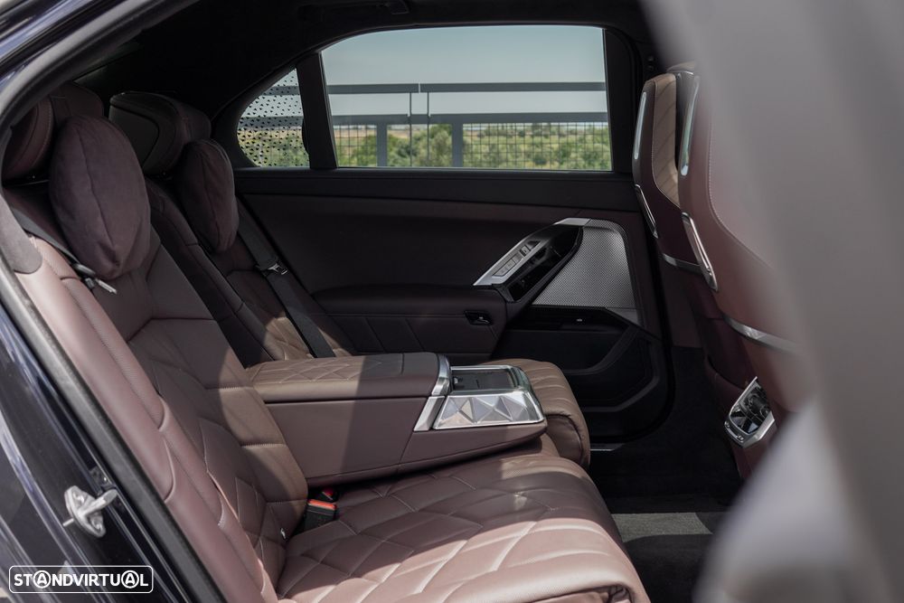 BMW 760 M760e xDrive - 38