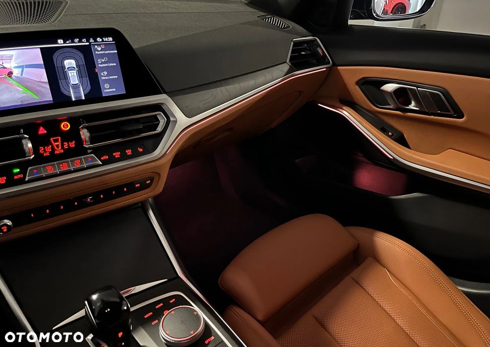 BMW Seria 3 318d Touring Luxury Line - 30