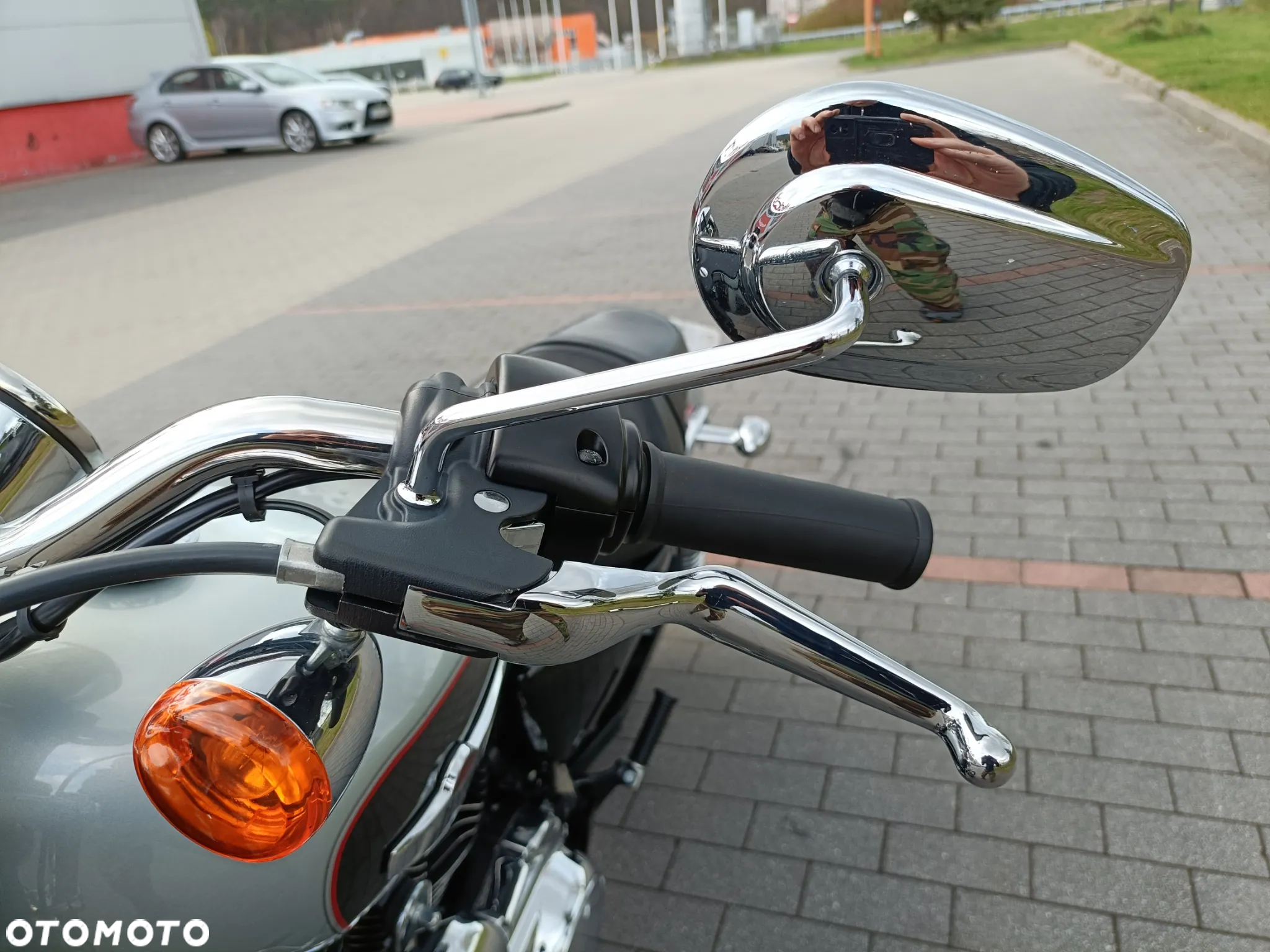 Harley-Davidson Sportster Custom 1200C - 12