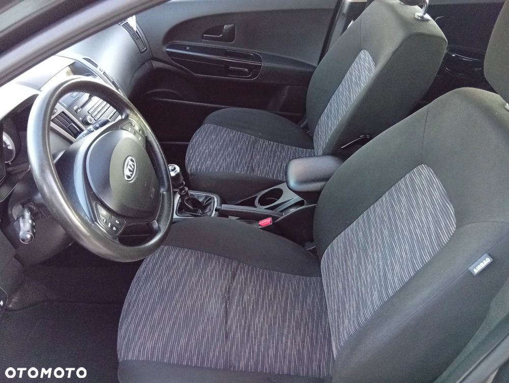 Kia Ceed - 14