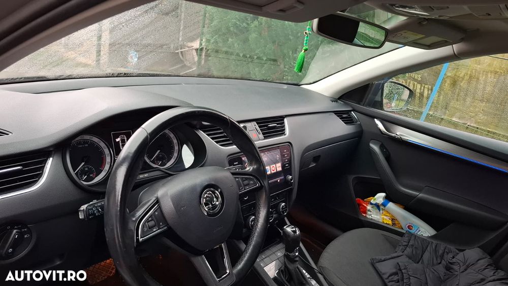 Skoda Octavia 2.0 TDI DSG Ambition - 6