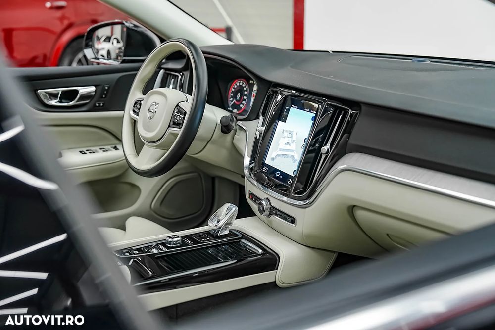 Volvo S60 T8 eAWD Momentum Pro - 16