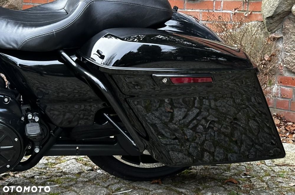 Harley-Davidson Touring Road Glide - 2