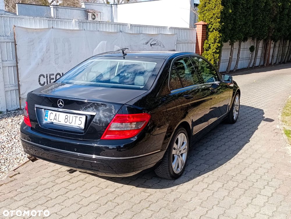 Mercedes-Benz Klasa C 180 CGI BlueEFFICIENCY Avantgarde - 4