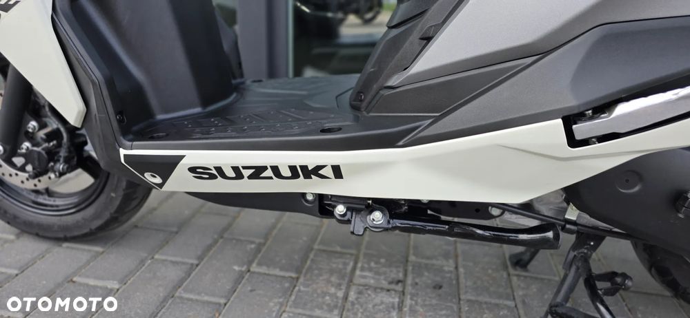 Suzuki Avenis - 38