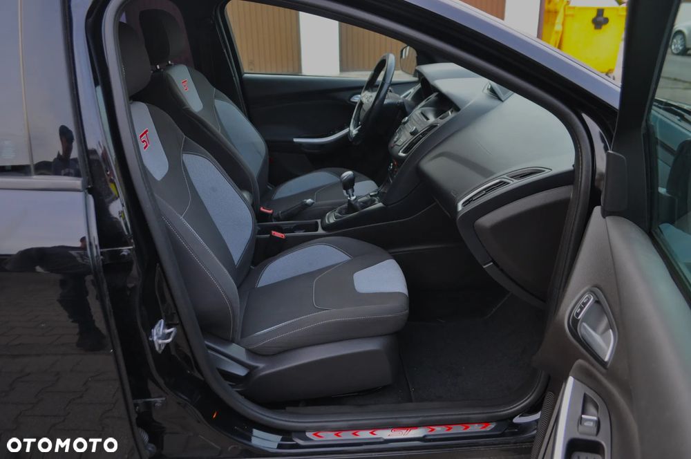 Ford Focus 2.0 EcoBoost ST - 23