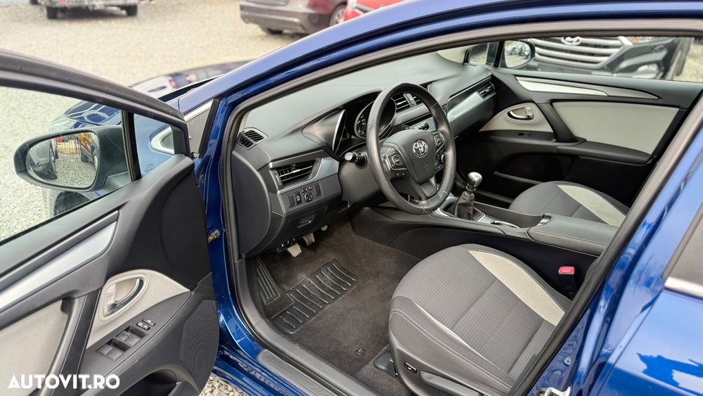 Toyota Avensis 2.0 D-4D Executive - 17